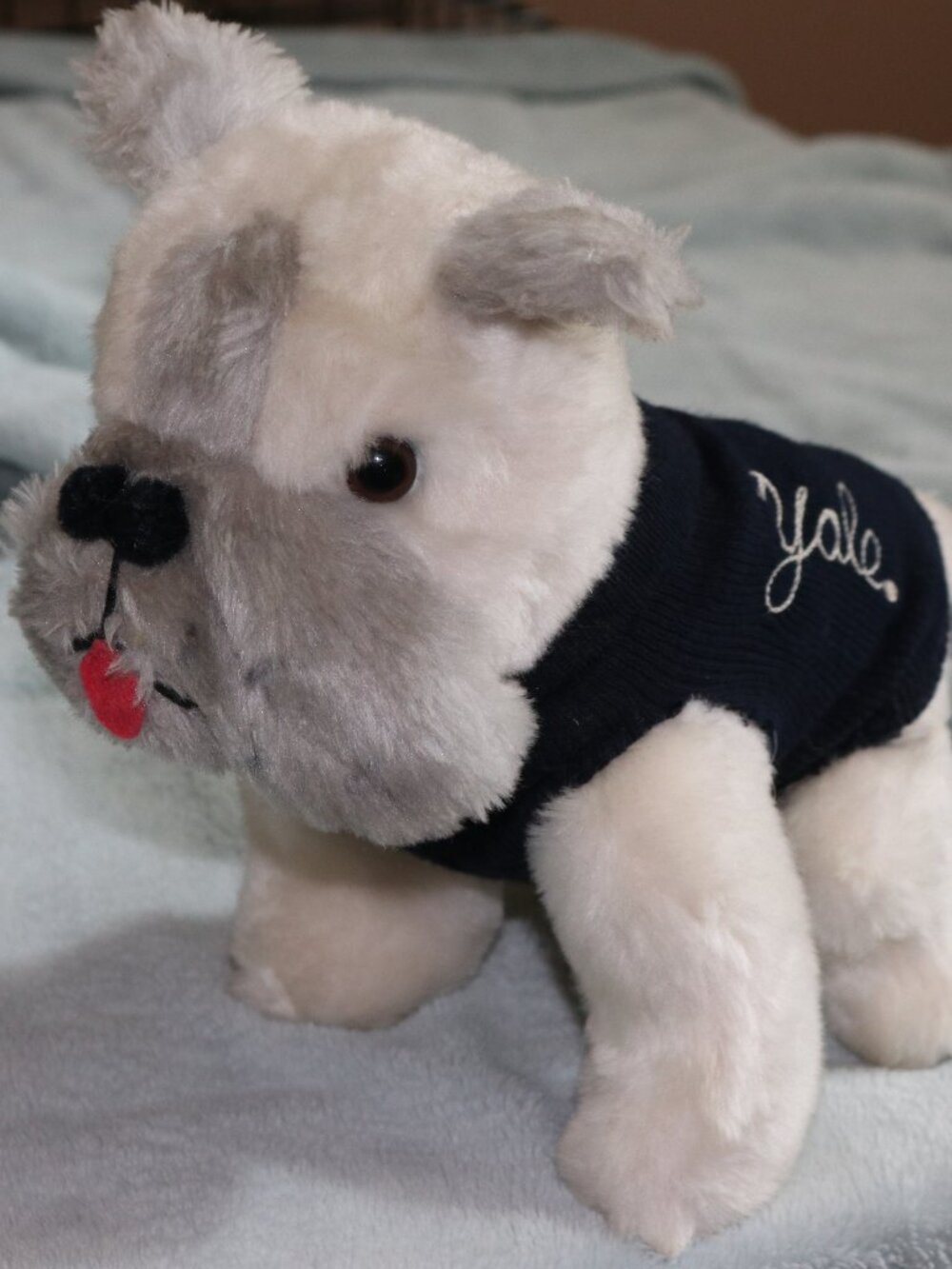 Vintage 1980s Yale University stuffed bulldog..